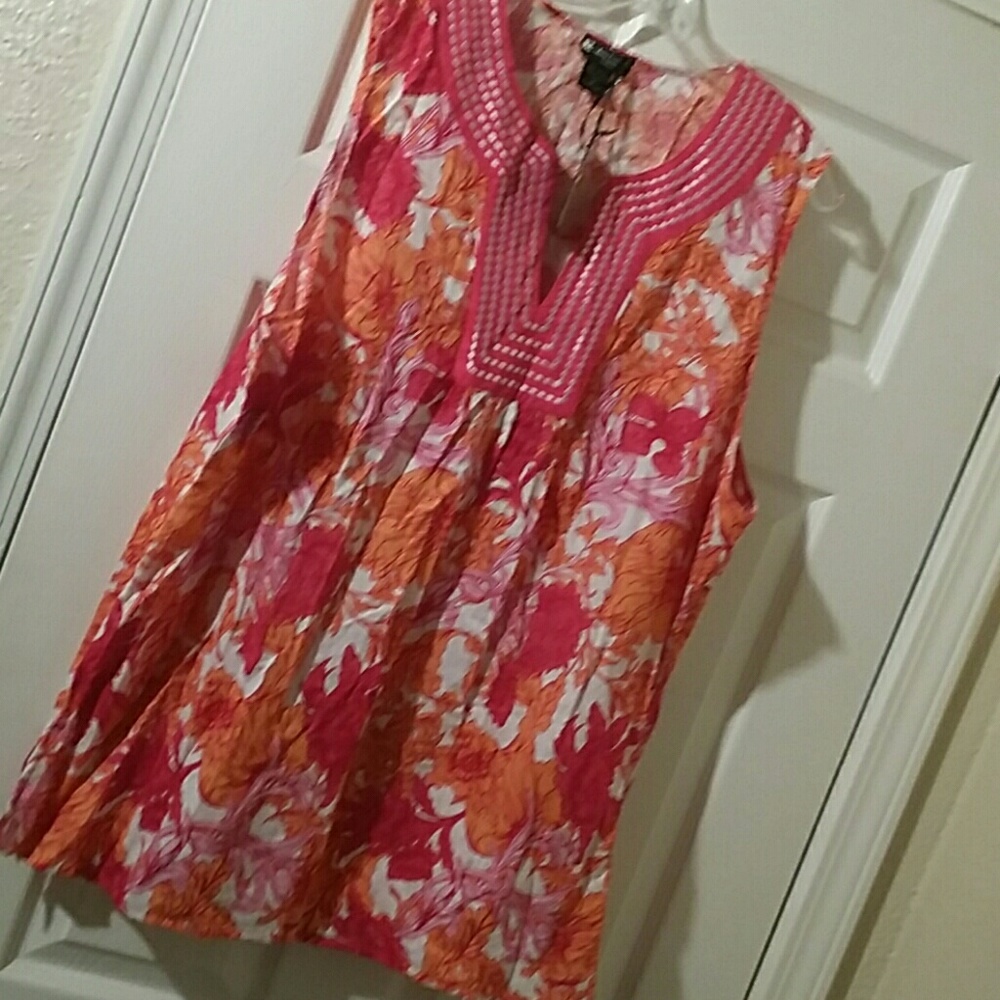 New Valerie Bertinelli Linen top